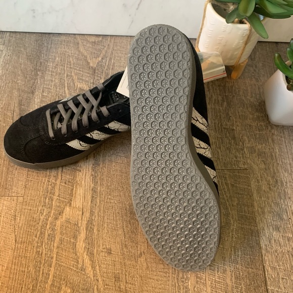 adidas Mandalorian Dark Saber Gazelle - Picture 8 of 8